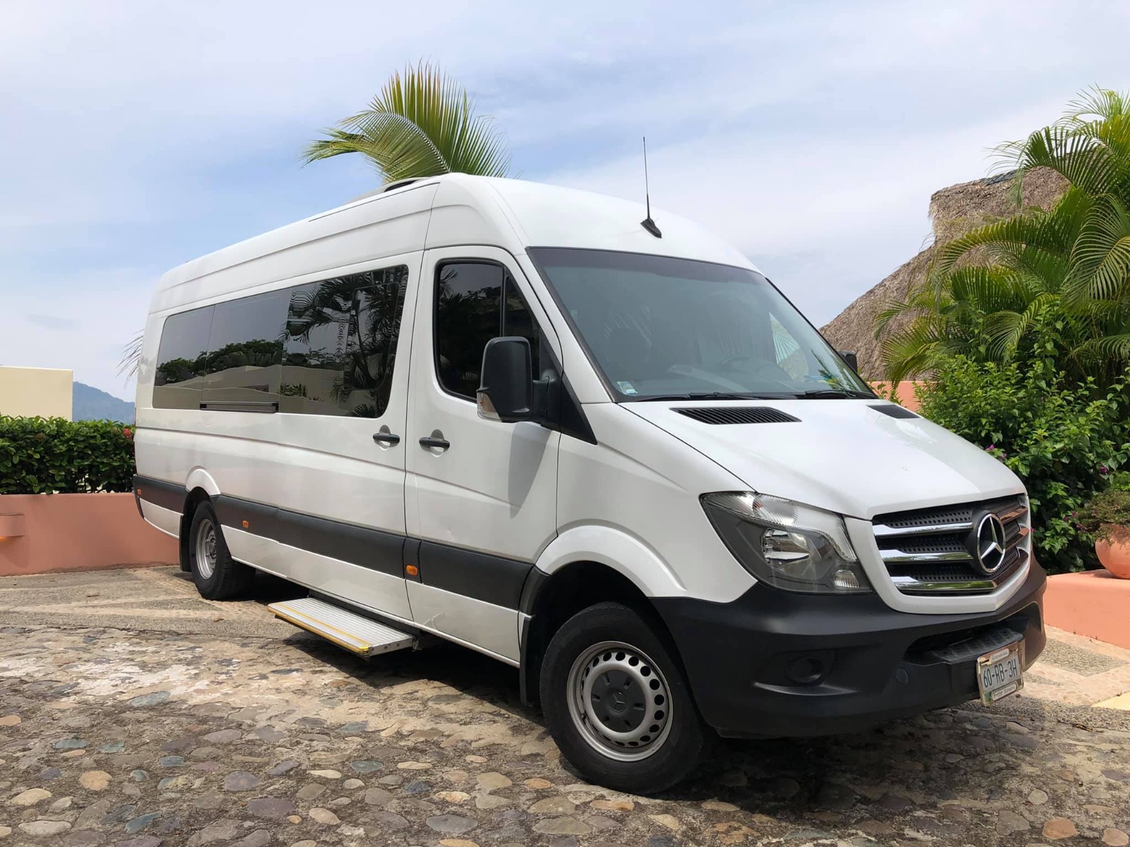 MERCEDEZ BENZ 2019